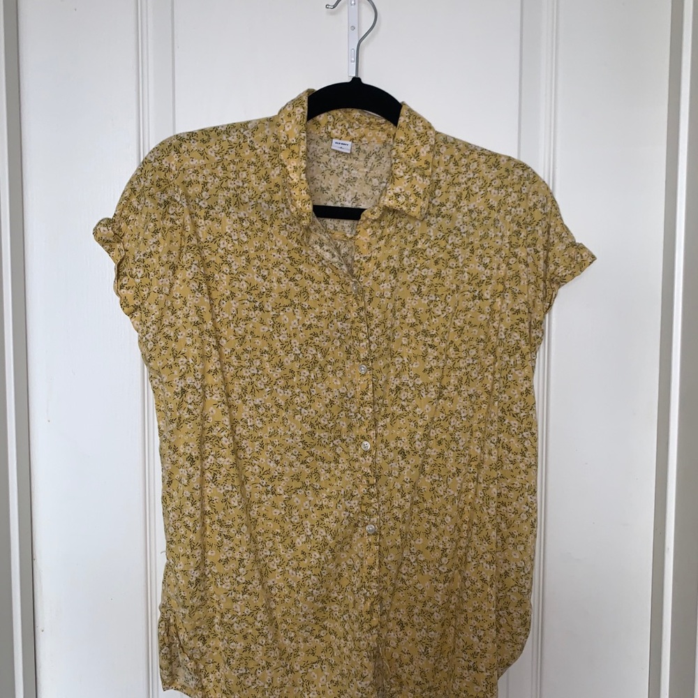 Short sleeve button up